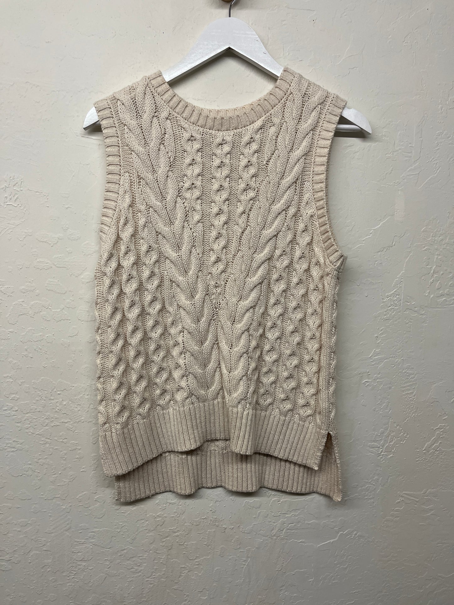 Cable knit Vest sweater