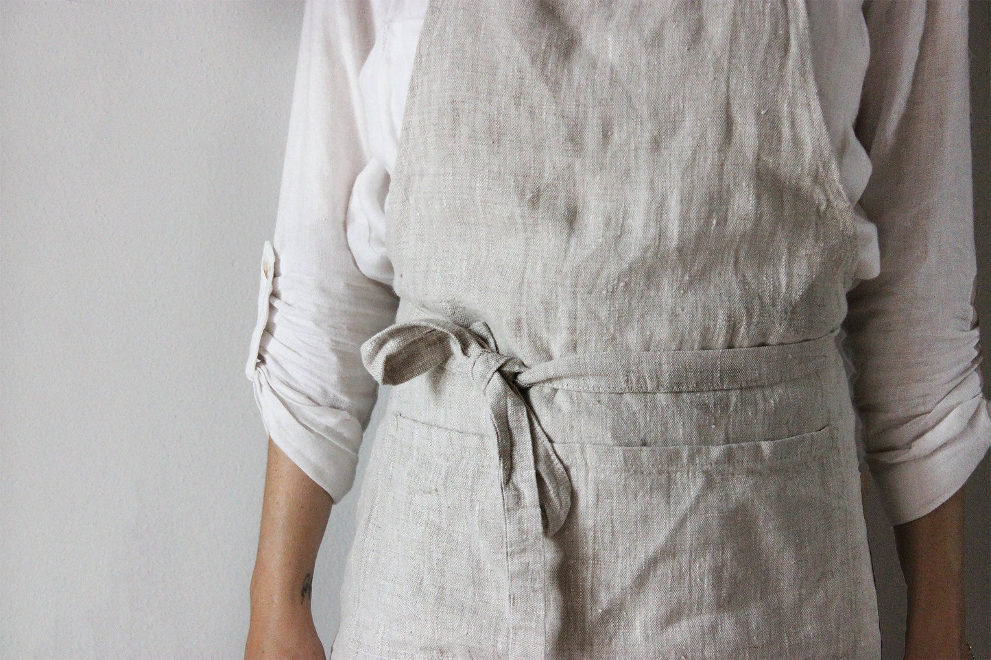 Linen apron with pockets in various colors: Khaki