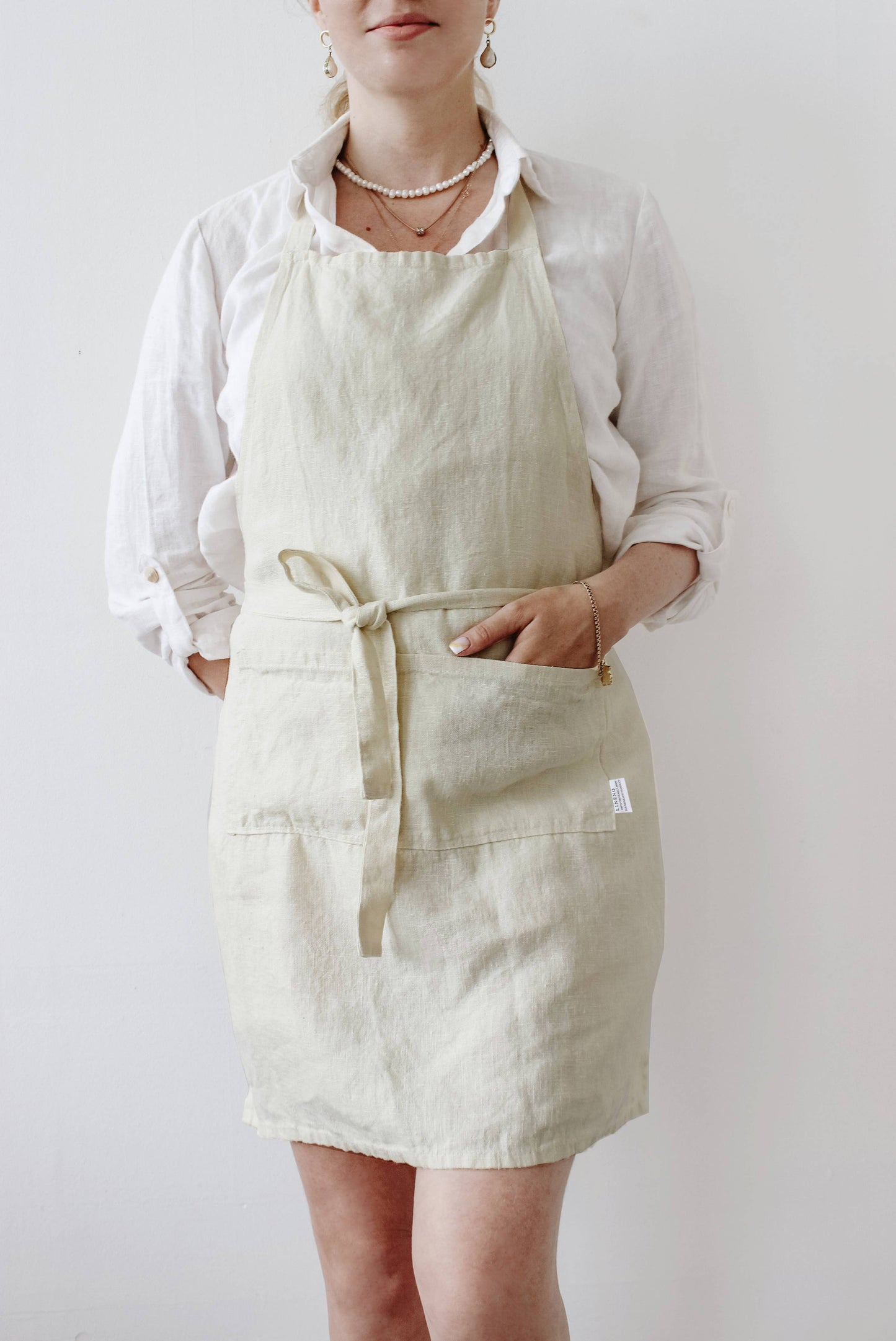 Linen apron with pockets in various colors: Khaki