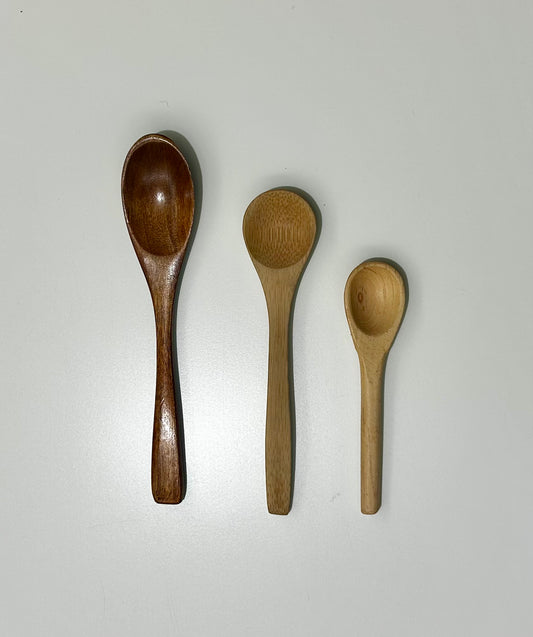 Small wooden spoons - varied sizes