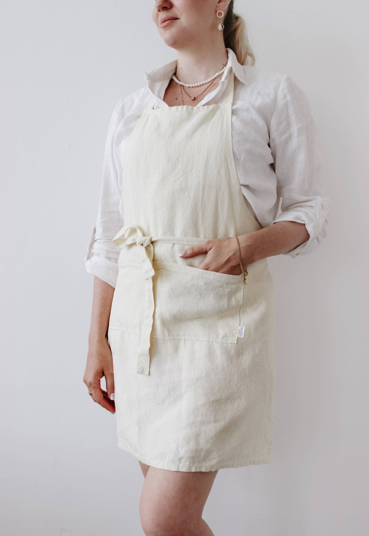 Linen apron with pockets in various colors: Khaki